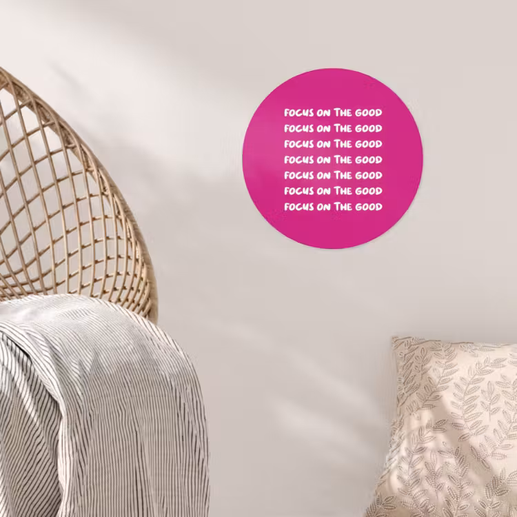 Focus on the good - Roze - wit Wandcirkel behangsticker klein -sfeer4