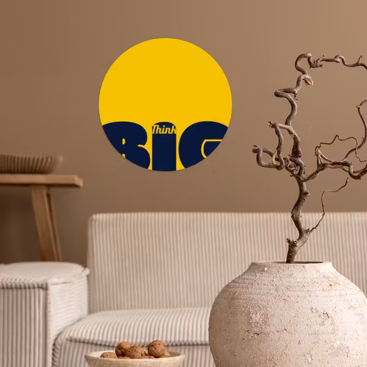 Geel - Think big - Grafisch Wandcirkel behangsticker klein -sfeer1