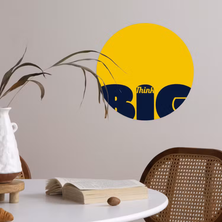 Geel - Think big - Grafisch Wandcirkel behangsticker klein -sfeer3