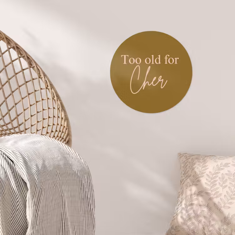 Groen - Too old for cher - Roze Wandcirkel behangsticker klein -sfeer4