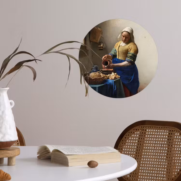 Het melkmeisje - Schilderij van Johannes Vermeer Wandcirkel behangsticker klein -sfeer3