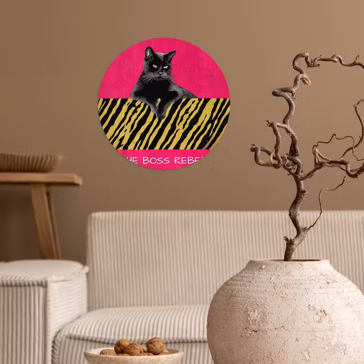 Kat - Baas - Roze - Tijgerprint Wandcirkel behangsticker klein -sfeer1