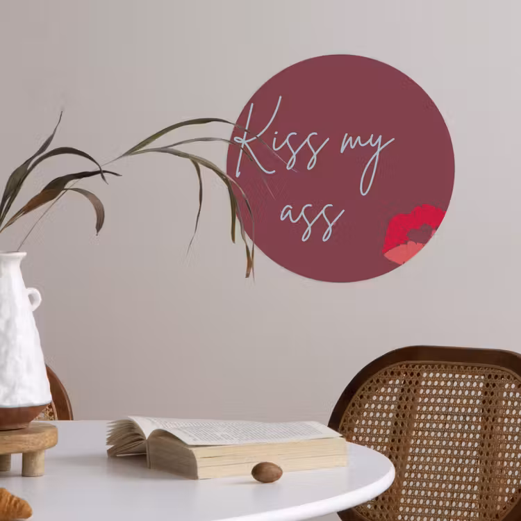 Kiss my ass - Lip - Bordeaux Wandcirkel behangsticker klein -sfeer3