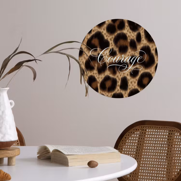 Luipaardprint - Bruin - Courage - Sierlijk Wandcirkel behangsticker klein -sfeer3