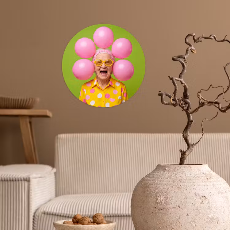 Mens - Ballonnen - Feest - Kleurrijk - Roze Wandcirkel behangsticker klein -sfeer1