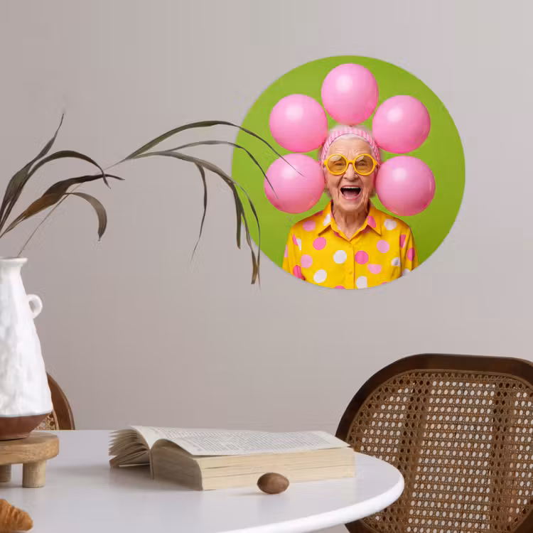 Mens - Ballonnen - Feest - Kleurrijk - Roze Wandcirkel behangsticker klein -sfeer3