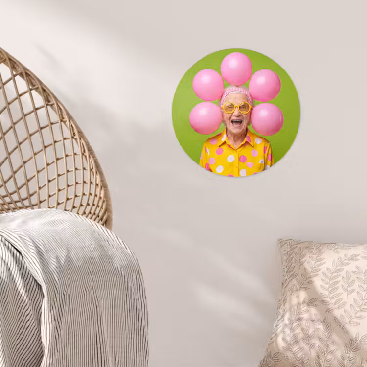 Mens - Ballonnen - Feest - Kleurrijk - Roze Wandcirkel behangsticker klein -sfeer4