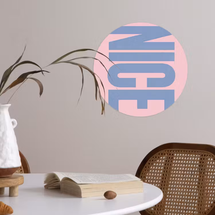 Nice - Paars - Roze Wandcirkel behangsticker klein -sfeer3