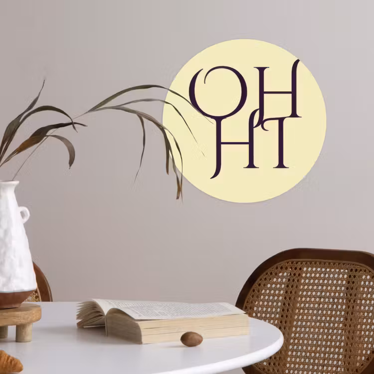 Oh hi - Geel - Monogram Wandcirkel behangsticker klein -sfeer3