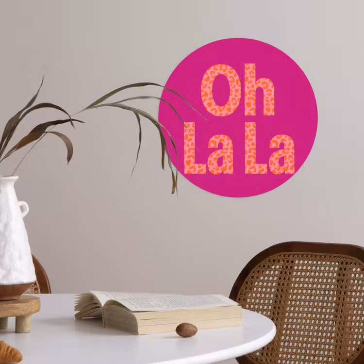 Oh la la - Luipaardprint - Roze Wandcirkel behangsticker klein -sfeer3