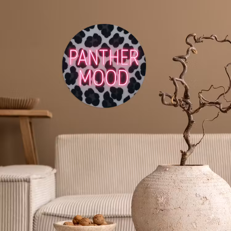 Panterprint - Zwart - Neonletters - Roze Wandcirkel behangsticker klein -sfeer1