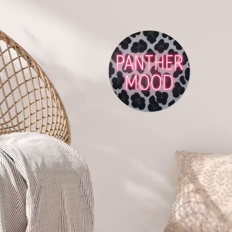 Panterprint - Zwart - Neonletters - Roze Wandcirkel behangsticker klein -sfeer4