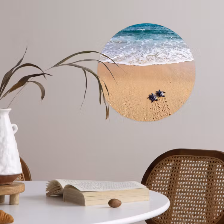 Schildpad - Jong - Strand - Oceaan - Blauw Wandcirkel behangsticker klein -sfeer3
