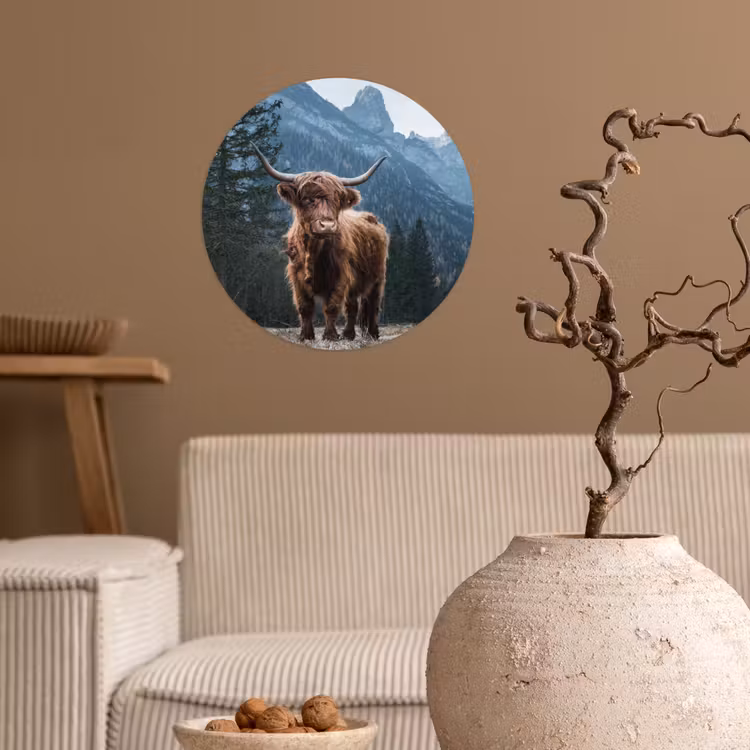 Schotse hooglander - Berg - Landschap - Bomen - Koe - Natuur Wandcirkel behangsticker klein -sfeer1