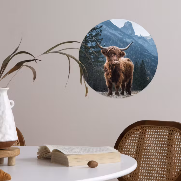 Schotse hooglander - Berg - Landschap - Bomen - Koe - Natuur Wandcirkel behangsticker klein -sfeer3