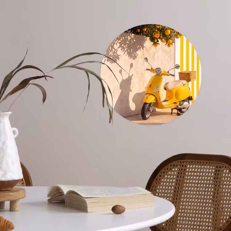 Scooter - Natuur - Zomer - Geel - Mediterraan Wandcirkel behangsticker klein -sfeer3