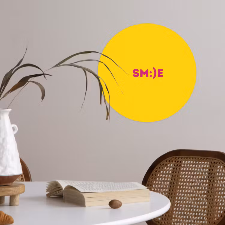 Smile - Roze - Geel Wandcirkel behangsticker klein -sfeer3
