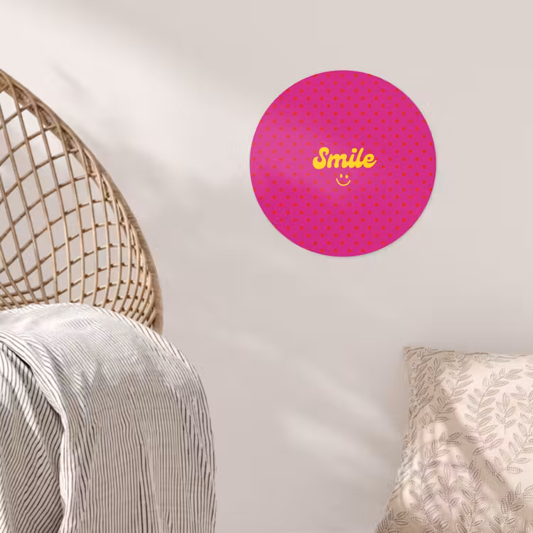 Smile - Stippen - Geel - Smiley - Roze Wandcirkel behangsticker klein -sfeer4