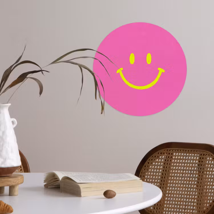 Smiley - Vrolijk - Roze Wandcirkel behangsticker klein -sfeer3