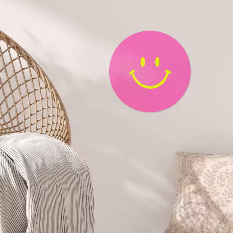 Smiley - Vrolijk - Roze Wandcirkel behangsticker klein -sfeer4