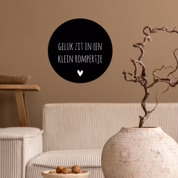 Spreuken - Quotes - Geluk zit in een klein rompertje Wandcirkel behangsticker klein -sfeer1
