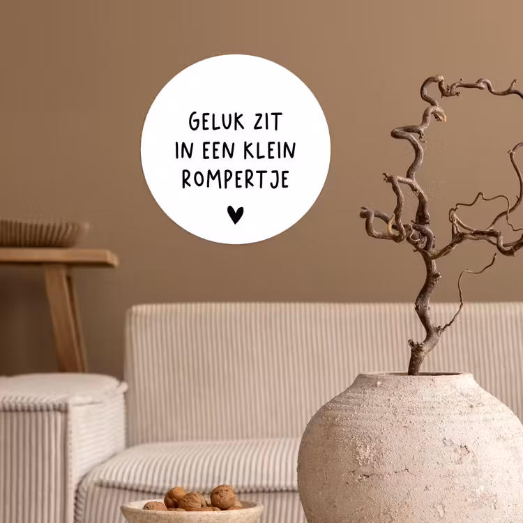 Spreuken - Quotes - Geluk zit in een klein rompertje Wandcirkel behangsticker klein -sfeer1