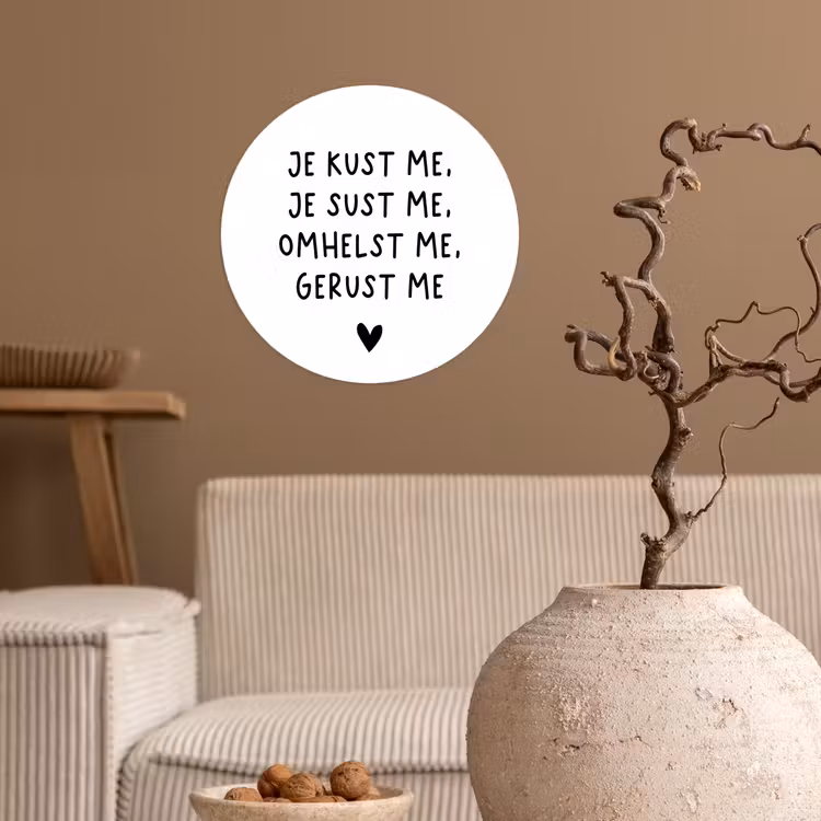 Spreuken - Quotes - Je kust je je sust me - Maaike Ouboter Wandcirkel behangsticker klein -sfeer1