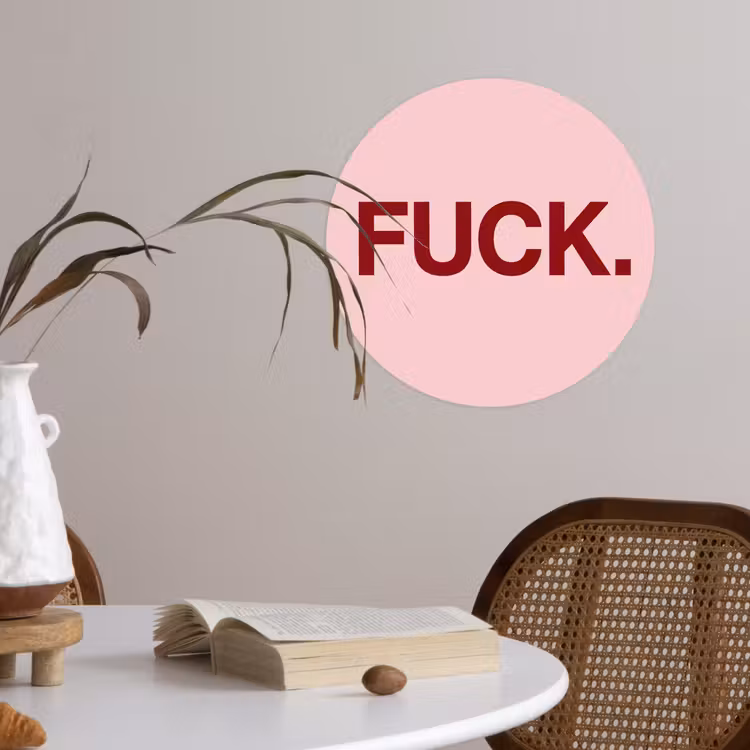 Statement - Krachtig - Roze Wandcirkel behangsticker klein -sfeer3