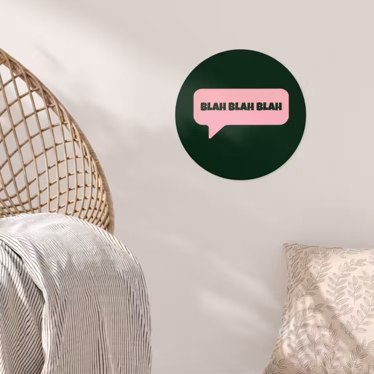 Tekstwolk - BLAH BLAH BLAH - Roze Wandcirkel behangsticker klein -sfeer4