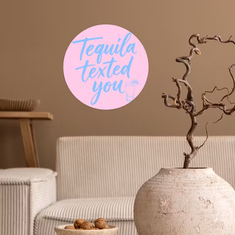 Tequila texted you - Roze - Blauw Wandcirkel behangsticker klein -sfeer1