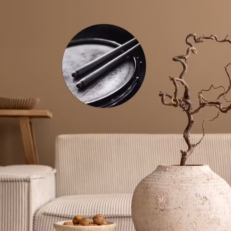 Trommel - Close-up - Drumstokken - Zwart Wandcirkel behangsticker klein -sfeer1