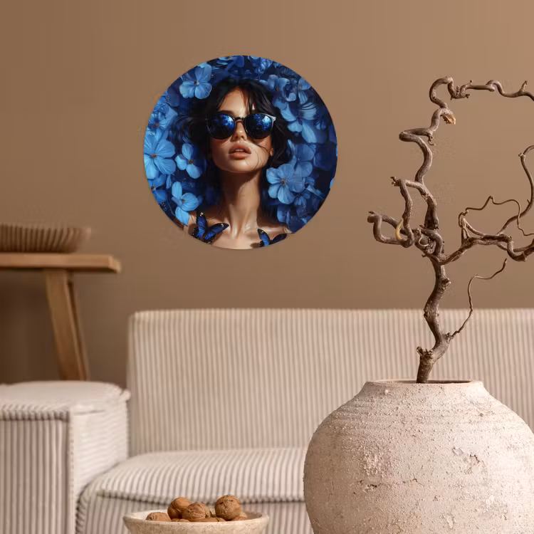 Vrouw - Blauw - Bloemen - Vlinders - Natuur Wandcirkel behangsticker klein -sfeer1