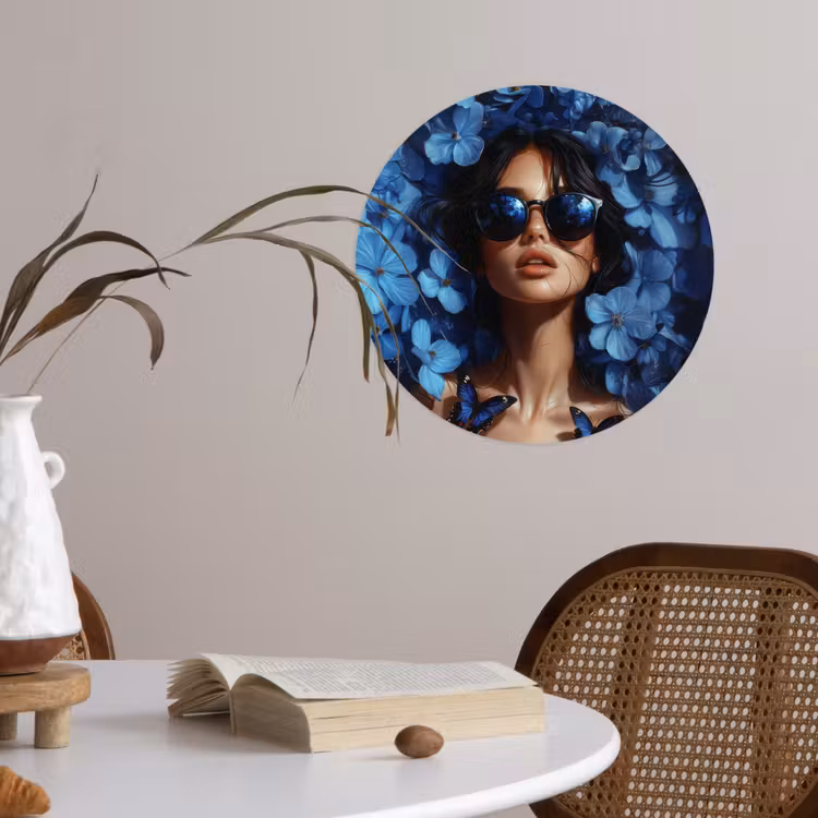 Vrouw - Blauw - Bloemen - Vlinders - Natuur Wandcirkel behangsticker klein -sfeer3