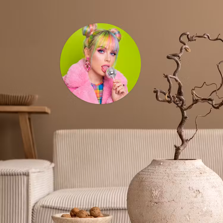 Vrouw - Kleurrijk haar - Pop art - Modern - Levendig Wandcirkel behangsticker klein -sfeer1