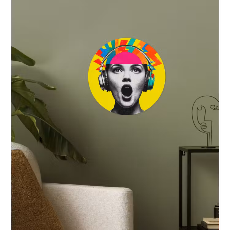 Vrouw - Koptelefoon - Geel Wandcirkel behangsticker klein -sfeer2