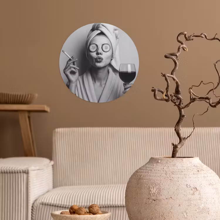 Vrouw - Masker - Wijn - Sigaret Wandcirkel behangsticker klein -sfeer1