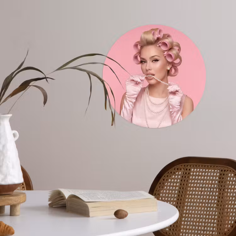 Vrouw - Roze - Parelketting - Krulspelden Wandcirkel behangsticker klein -sfeer3