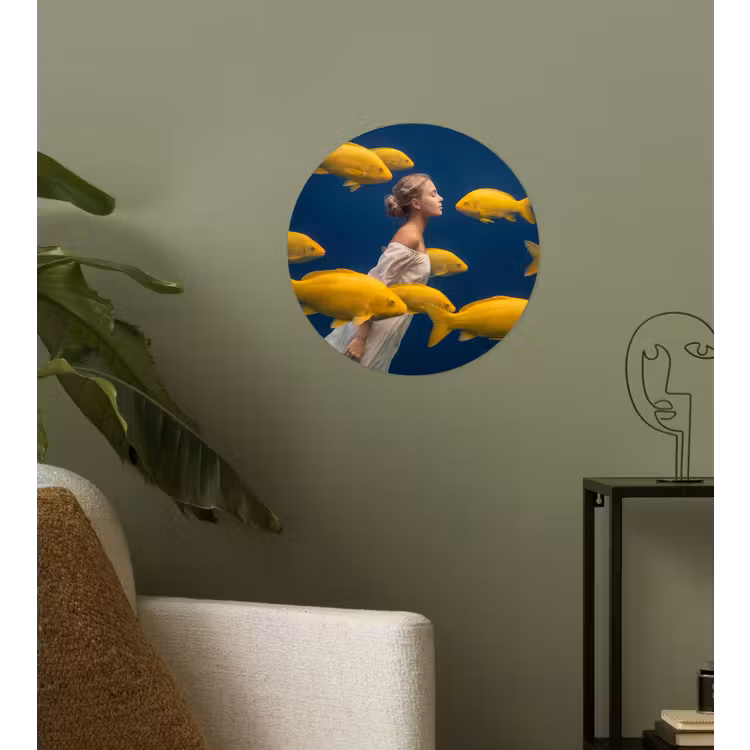 Vrouw - Vis - Water - Natuur - Geel Wandcirkel behangsticker klein -sfeer2