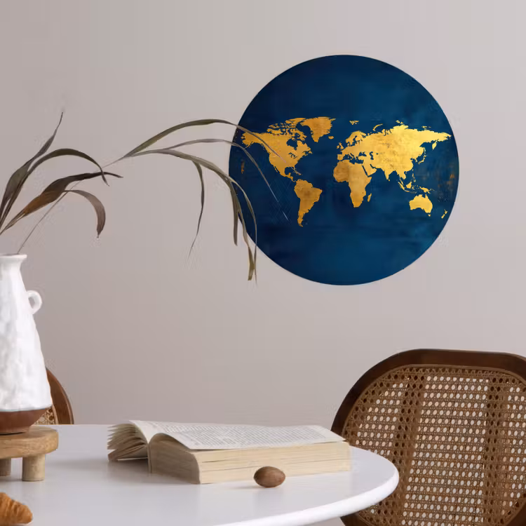 Wereldkaart - Goud - Donkerblauw Wandcirkel behangsticker klein -sfeer3