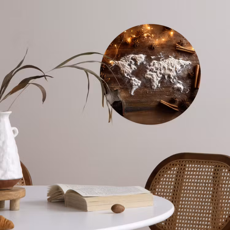 Wereldkaart - Poedersuiker - Hout Wandcirkel behangsticker klein -sfeer3