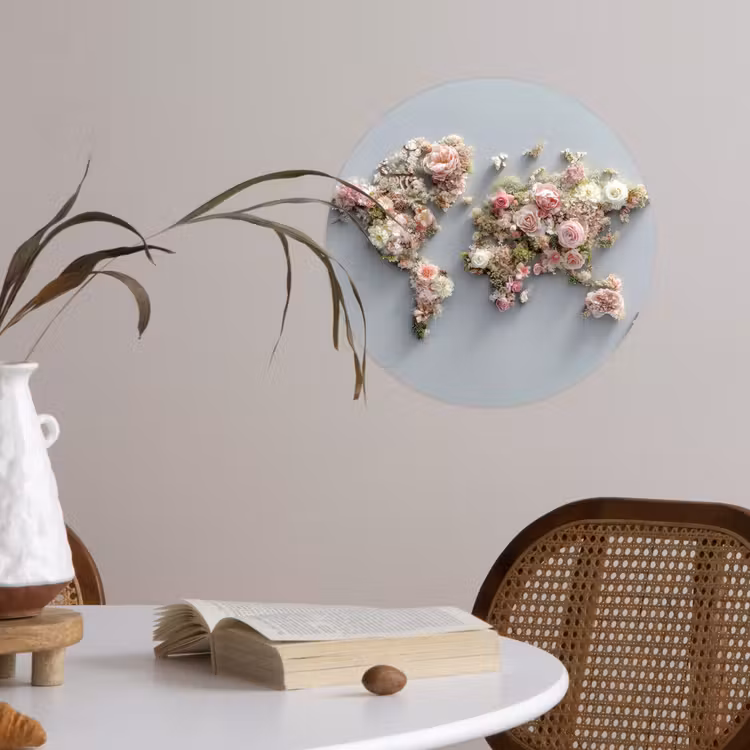 Wereldkaart - Rozen - Roze Wandcirkel behangsticker klein -sfeer3