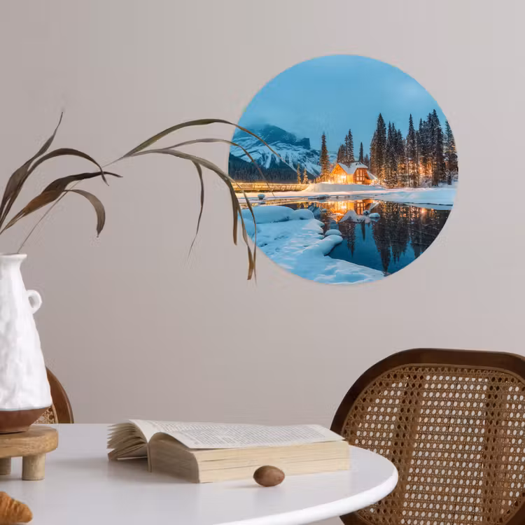 Winterlandschap - Natuur - Huis - Bergen - Sneeuw Wandcirkel behangsticker klein -sfeer3