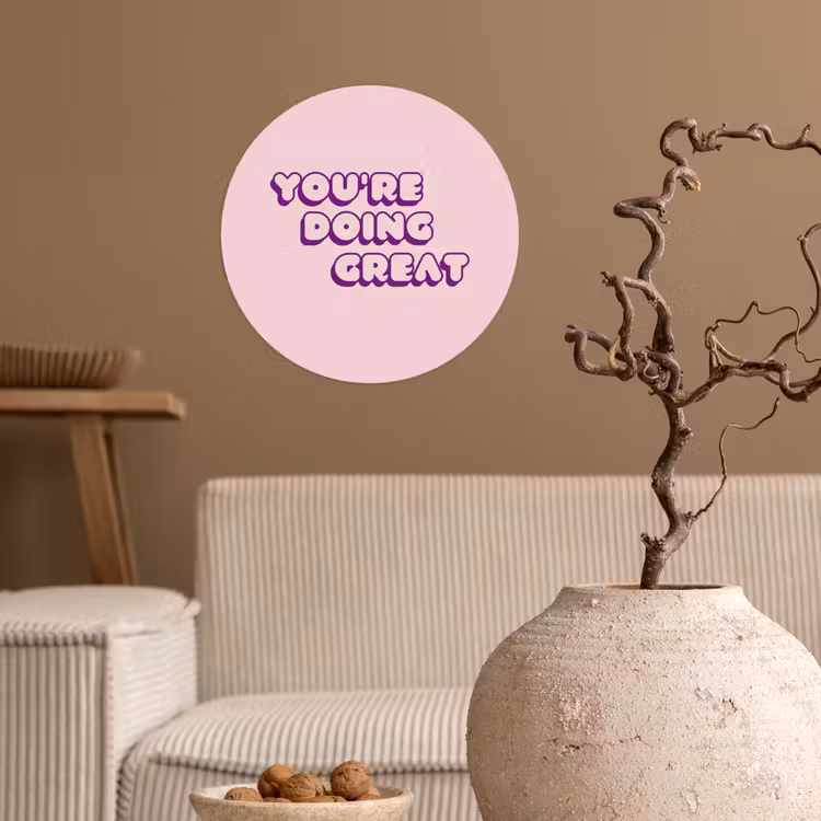 You're doing great - Roze - Bubble letters Wandcirkel behangsticker klein -sfeer1