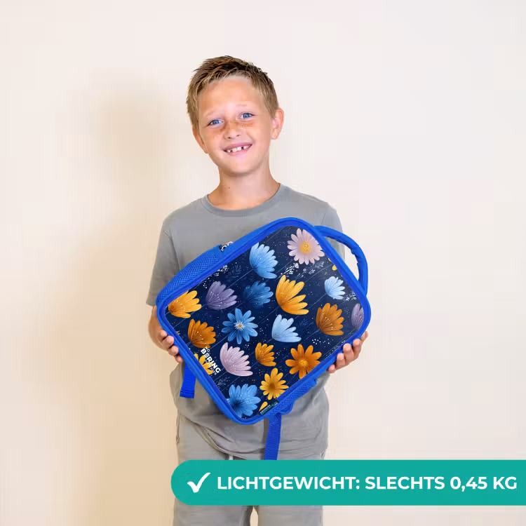 Bloemen op een donkerblauwe achtergrond Kinderrugzak - Blauw middel -sfeer1_NL