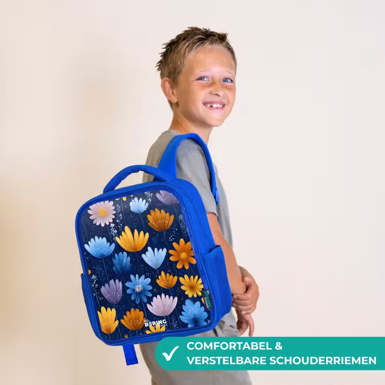 Bloemen op een donkerblauwe achtergrond Kinderrugzak - Blauw middel -sfeer3_NL