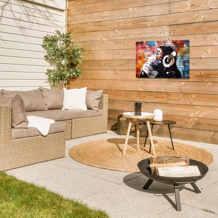 Aap met Koptelefoon Tuinposter op houten frame 2 cm dik klein -sfeer2