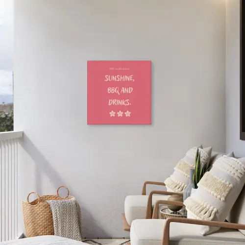 BBQ - Quote - Roze - Zomer Tuinposter op houten frame 2 cm dik middel -sfeer1