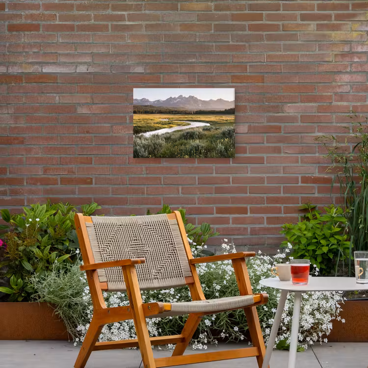 Berglandschap - Rivier - Bos Tuinposter op houten frame 2 cm dik klein -sfeer3