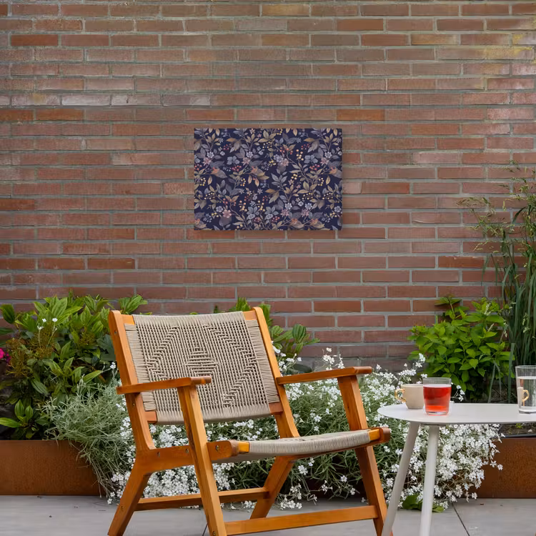 Bloemen - Bladeren - Patroon - Botanisch - Donkerblauw Tuinposter op houten frame 2 cm dik klein -sfeer3