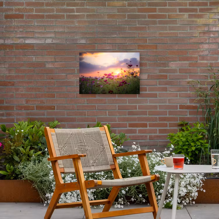Bloemen - Roze - Zonsondergang - Natuur - Weide - Horizon Tuinposter op houten frame 2 cm dik klein -sfeer3